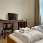 Gallery Hotel Sis